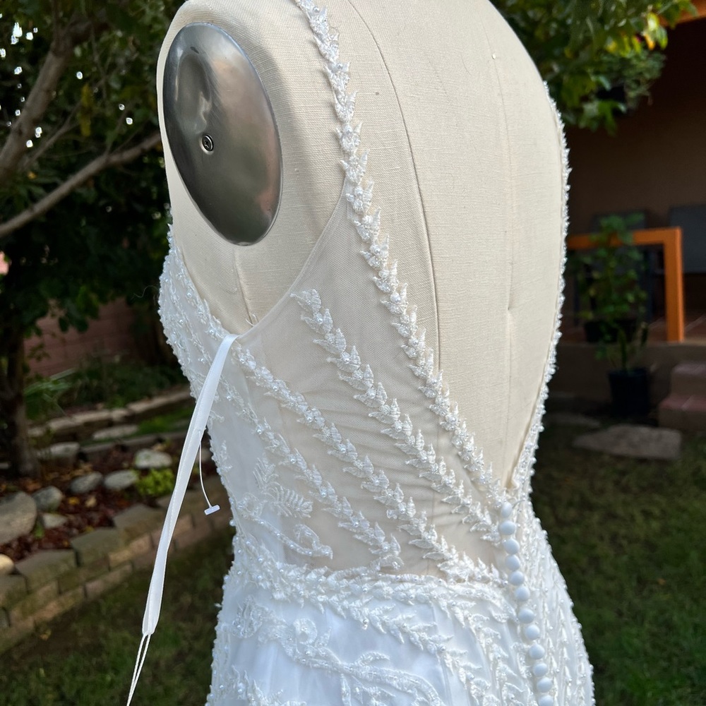 Beautiful Beaded Wedding Gown Like-New - Picture 12 of 13